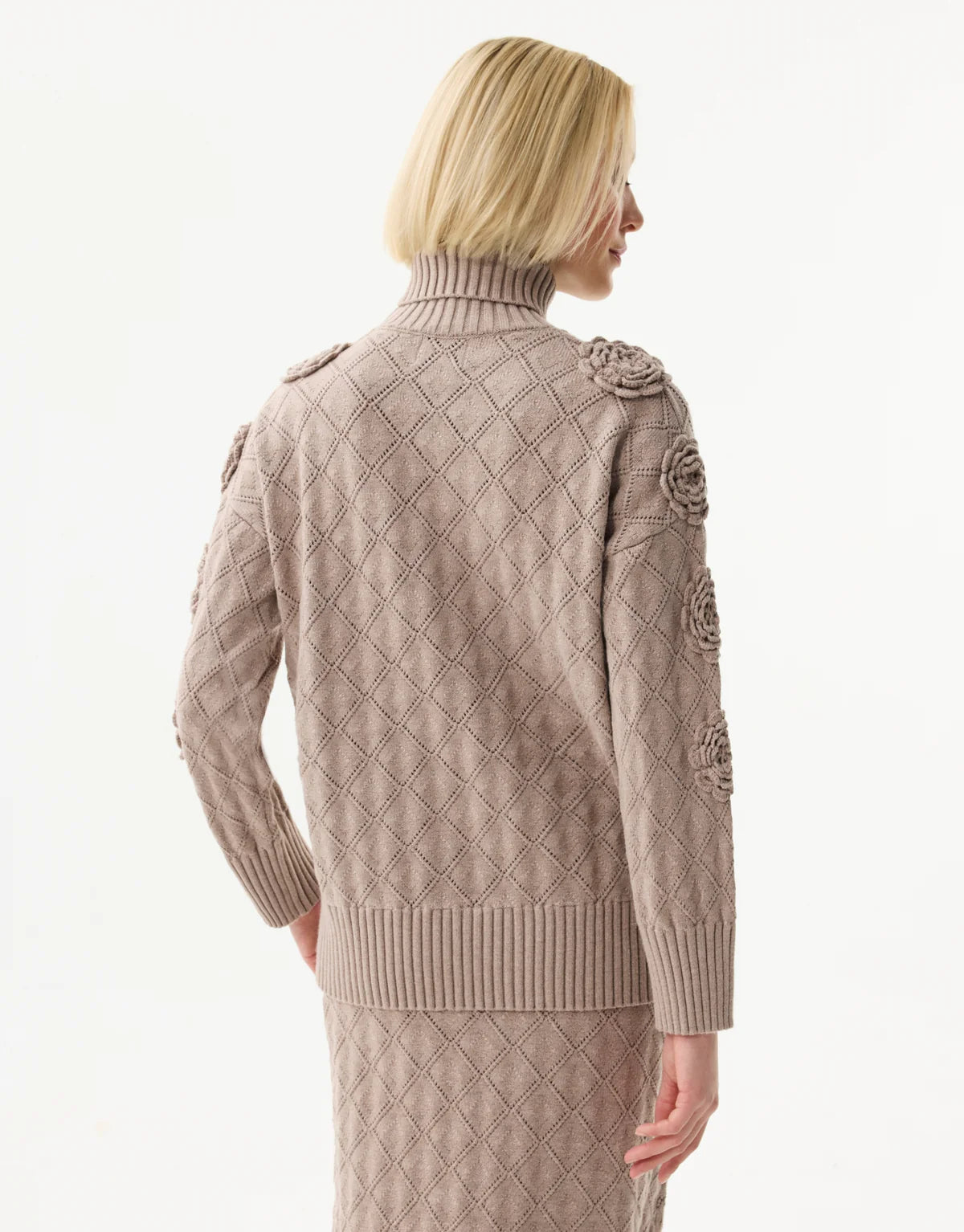 Pull en maille relief à fleurs 3D PAULA - taupe
