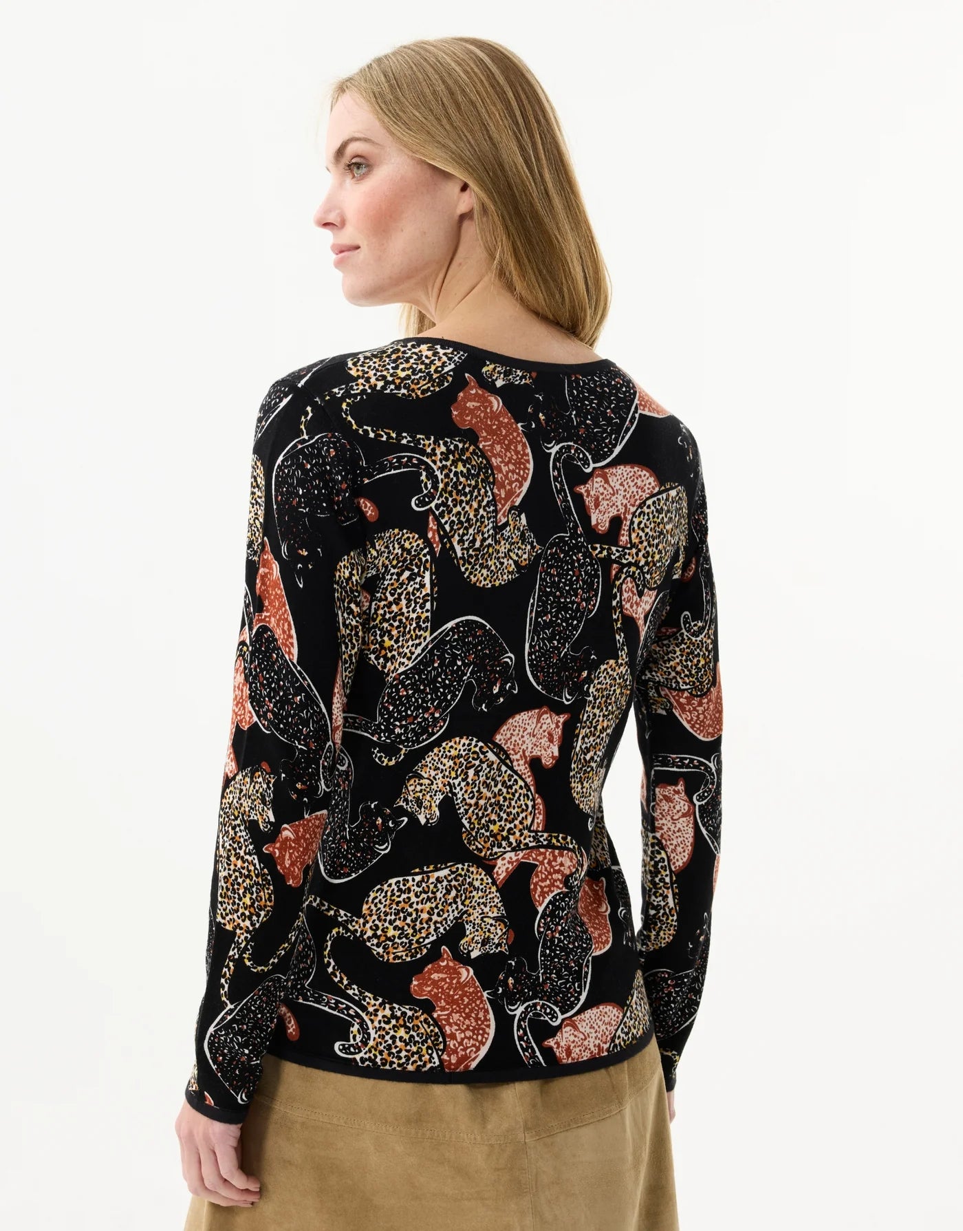 Pull col V LOU - motif léopard noir Kamel écru