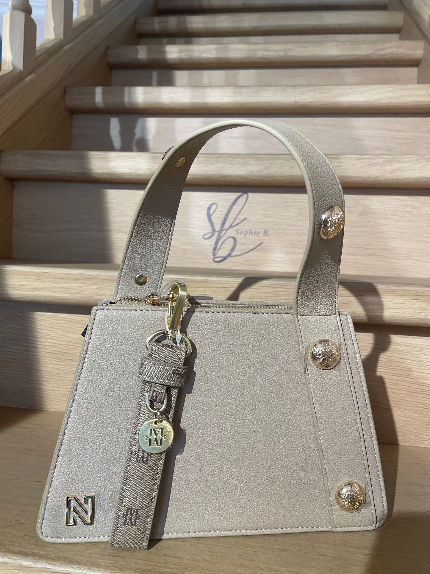 Sac avec poignée asymétrique et boutons décoratifs LODZ - noisette