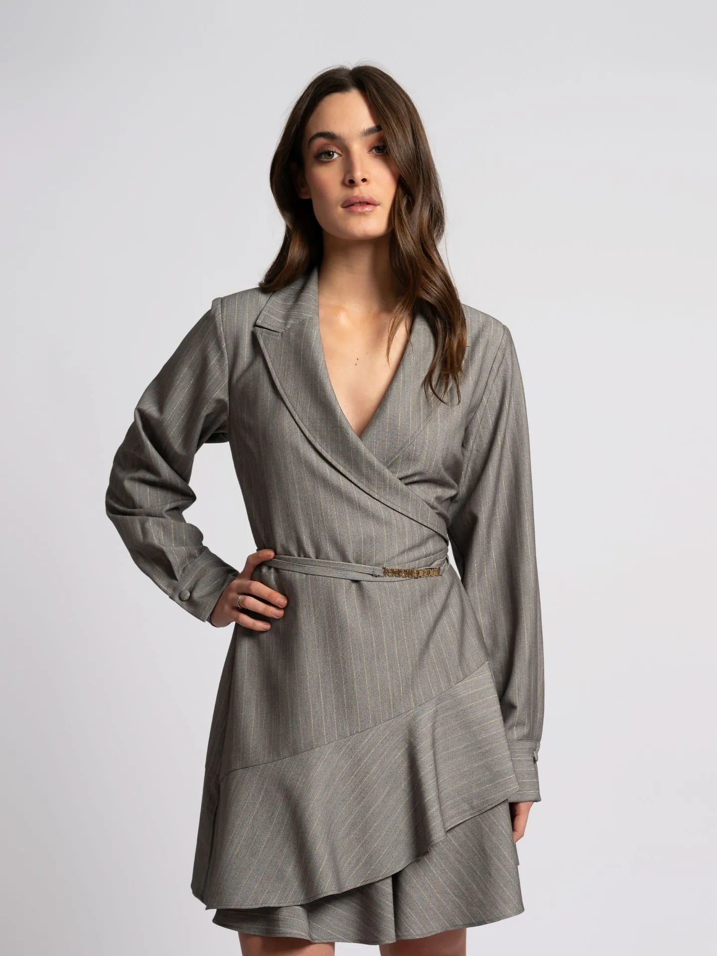 Robe portefeuille rayée avec détail chaîne LUBLIN - lave