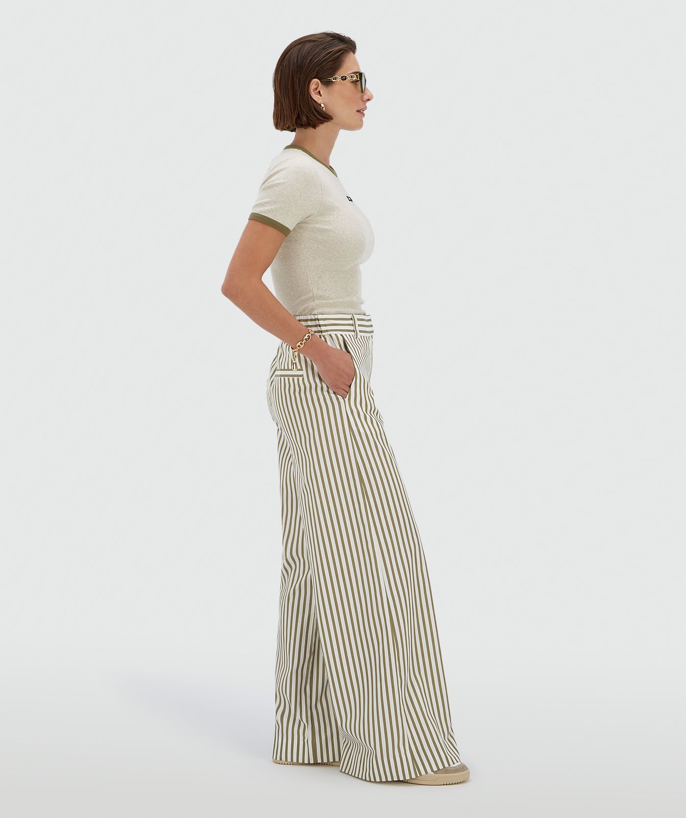 Pantalon taille mi-haute à jambes larges ODESSA - pistache foncé et écru clair
