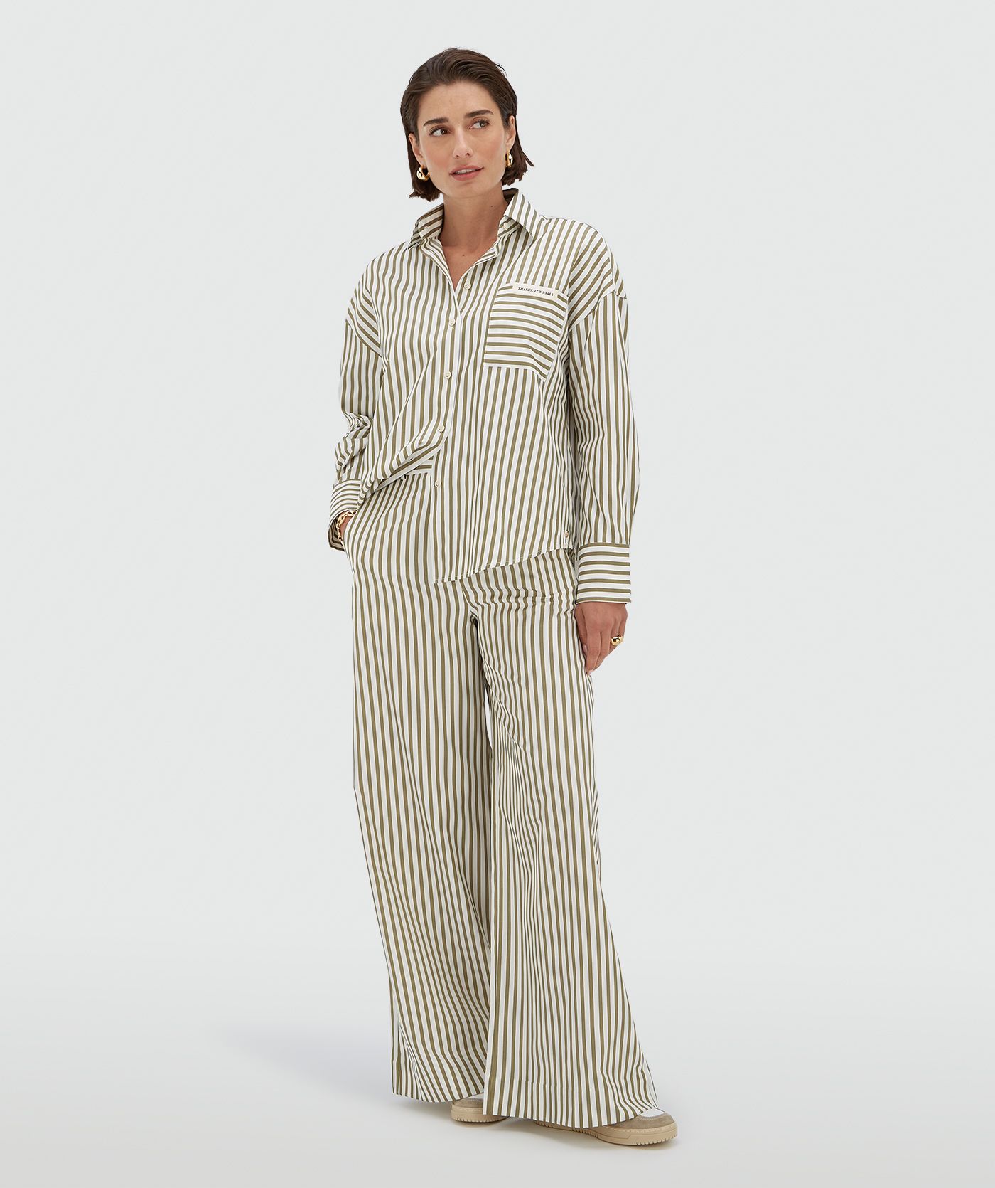Pantalon taille mi-haute à jambes larges ODESSA - pistache foncé et écru clair