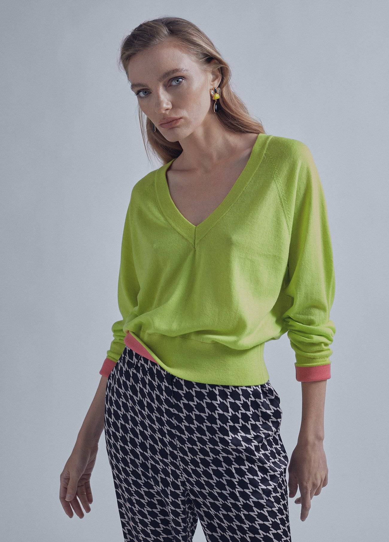 Pull basique col en V -Lola Casademunt By Maité