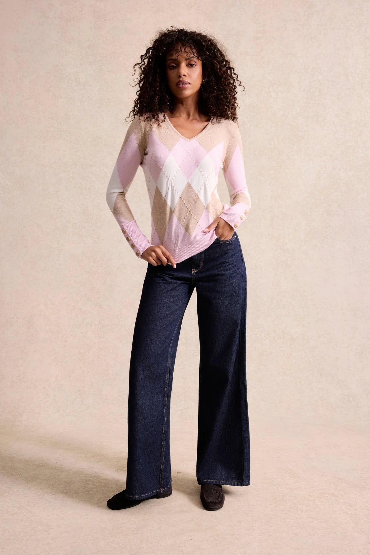 Pull à col en V en argyle GARANCE - rose