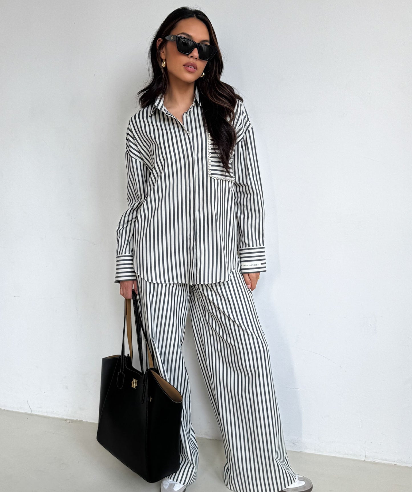 Pantalon taille moyenne à jambes larges avec rayures ODESSA - rayure bleu foncé